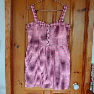 Red gingham knee lenght dress with pockets madi in Canada size XL